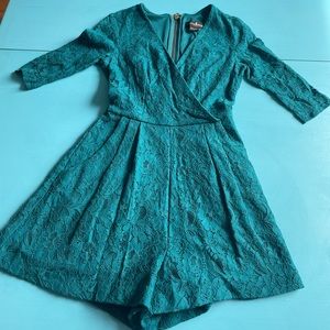 Teal and lace jumper,short sleeve,zip back,lined